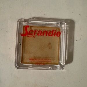 Scrandie Beauty hide n sleek reflective concealer base